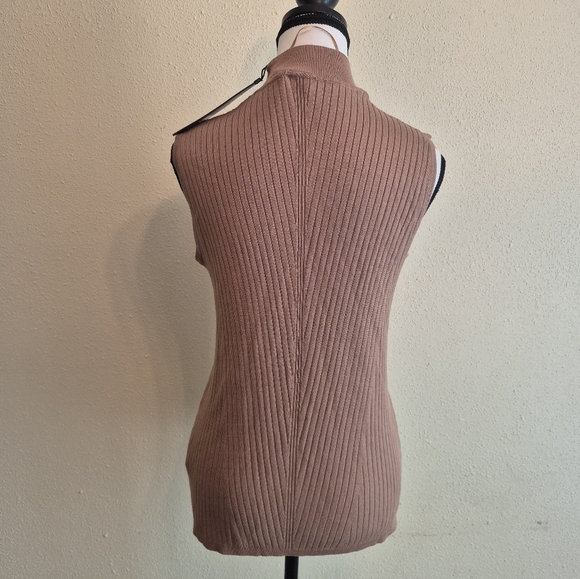 Yest Sleeveless Brown Ribbed Turtleneck Size 12 XL - Picture 5 of 8